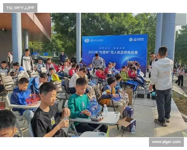 足球飞上天空无人机足球世界杯中国区选拔赛在成都激烈开赛